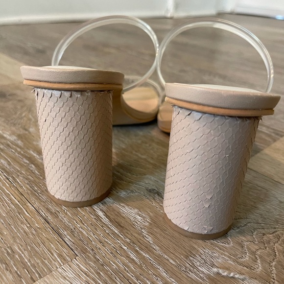 Heels - Picture 7 of 10